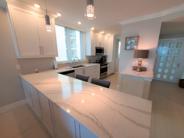 Luxurious Beachfront Condo in Longboat Key Florida - Stunning Gulf Views
